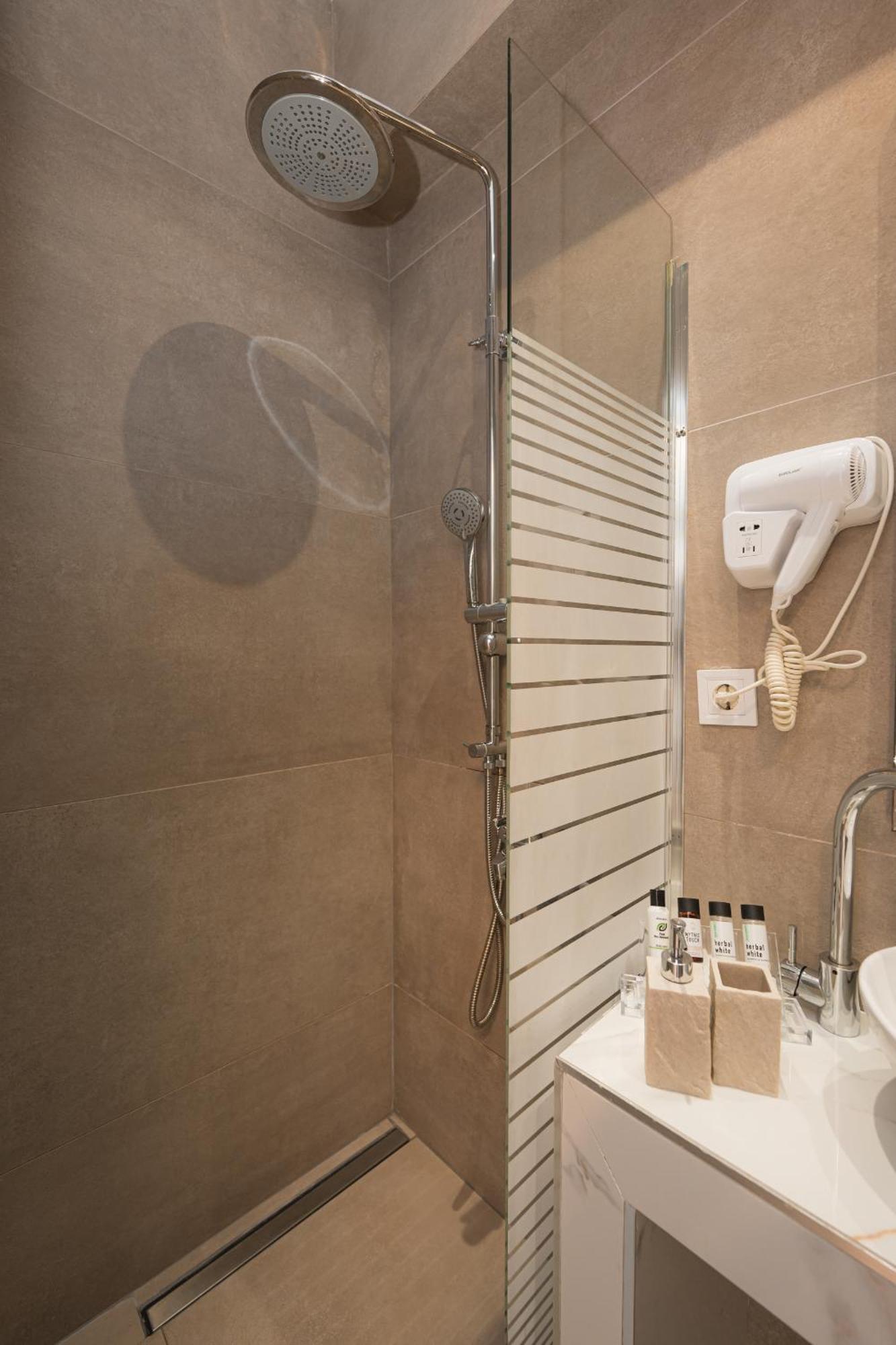 Centralviewsuites Nea Moudania Bagian luar foto